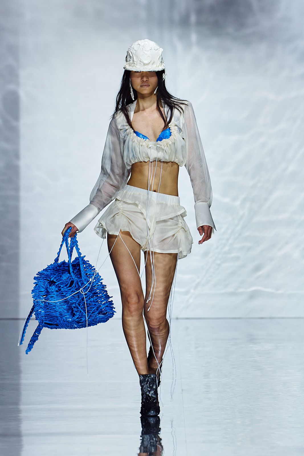 01_KASIA-KUCHARSKA_AW25_Runway_by_Finnegan-Koichi-Godenschweger.jpg