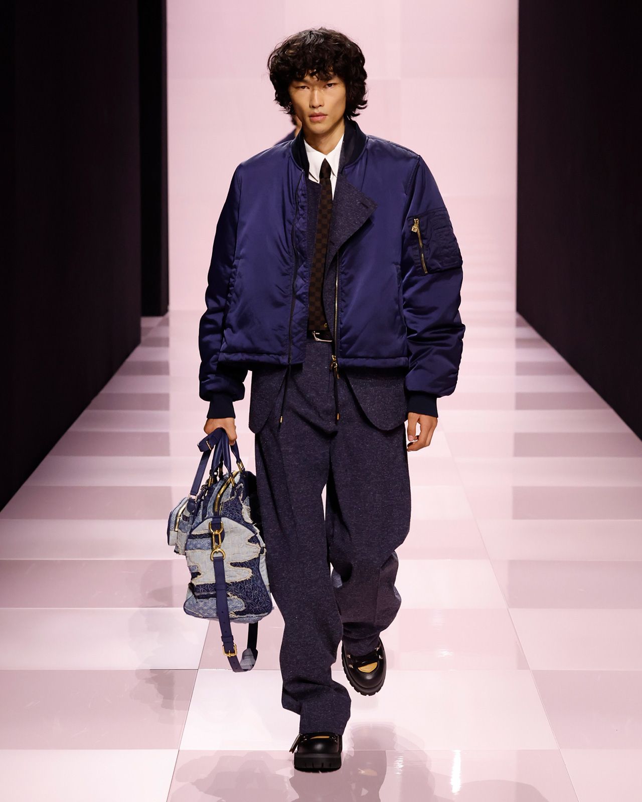 LOUIS-VUITTON-MENrsquo;S-FALL-WINTER-2025-SHOW-LOOK-4.jpg