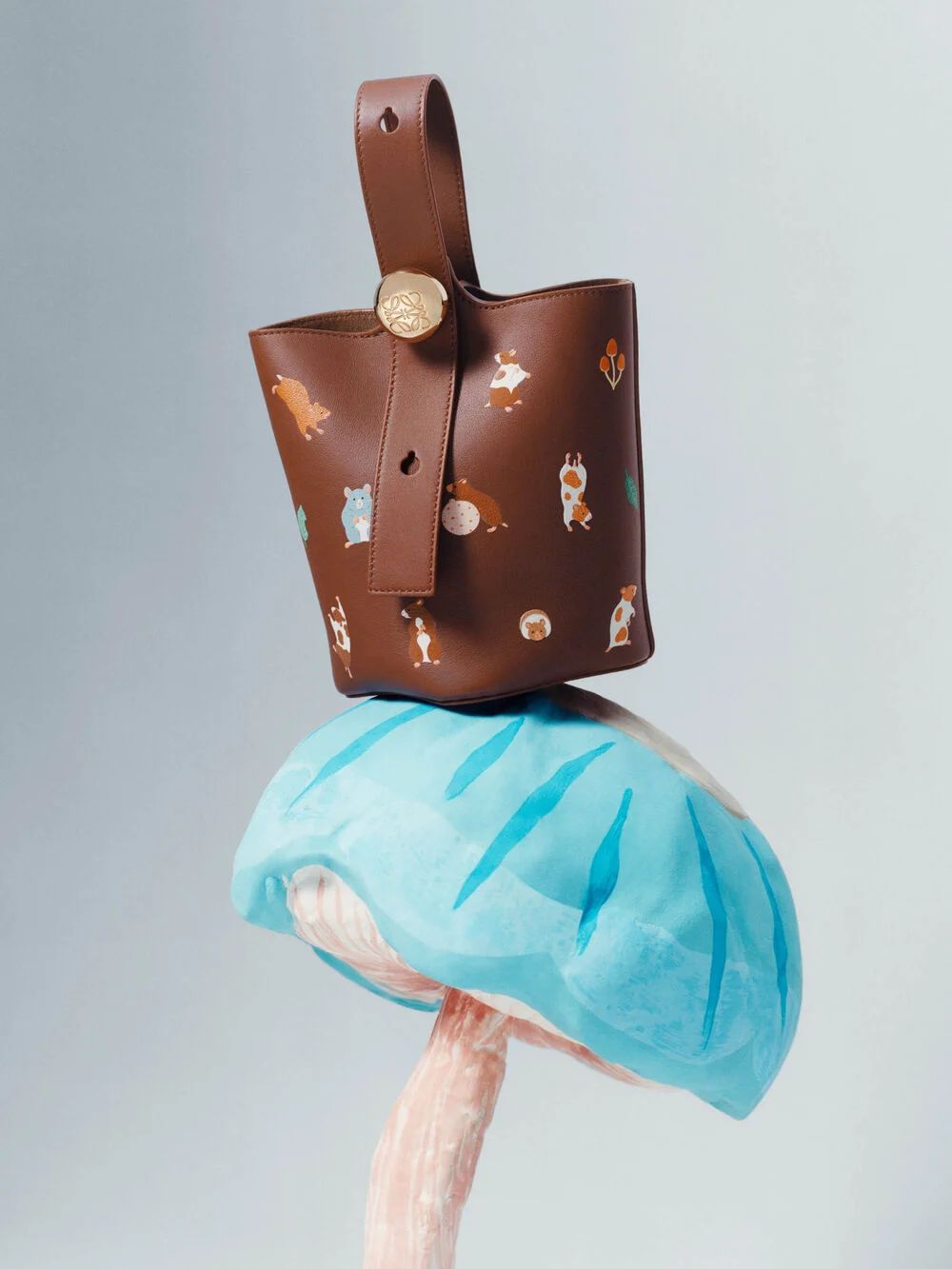 LOEWE_SS25_PRECO_GIFTING_CAMPAIGN_SUNA_FUJITA_RGB_CROPPED_2250X3000_26.webp