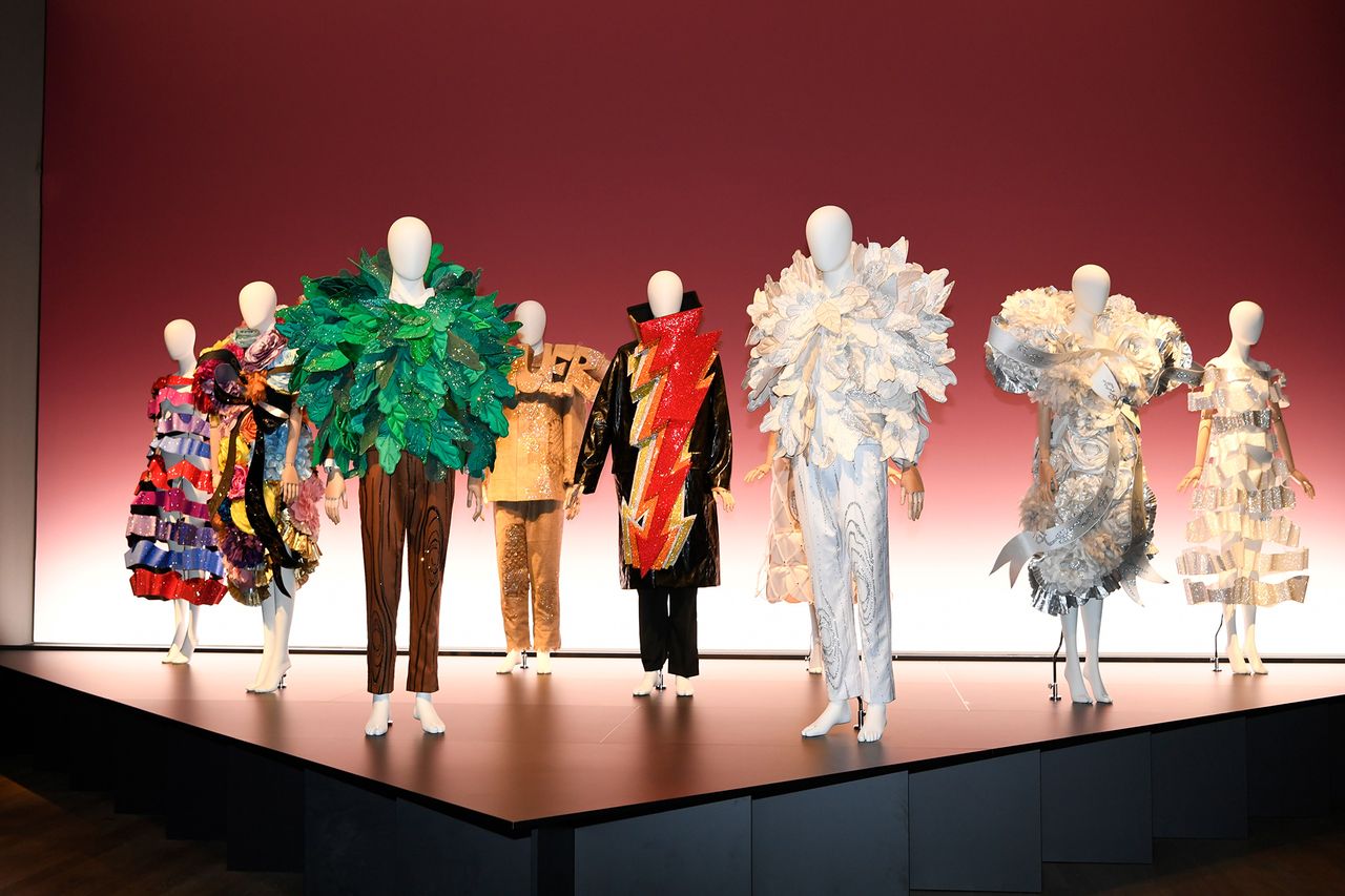 Viktor__Rolf-_Fashion_Statements_7.jpg
