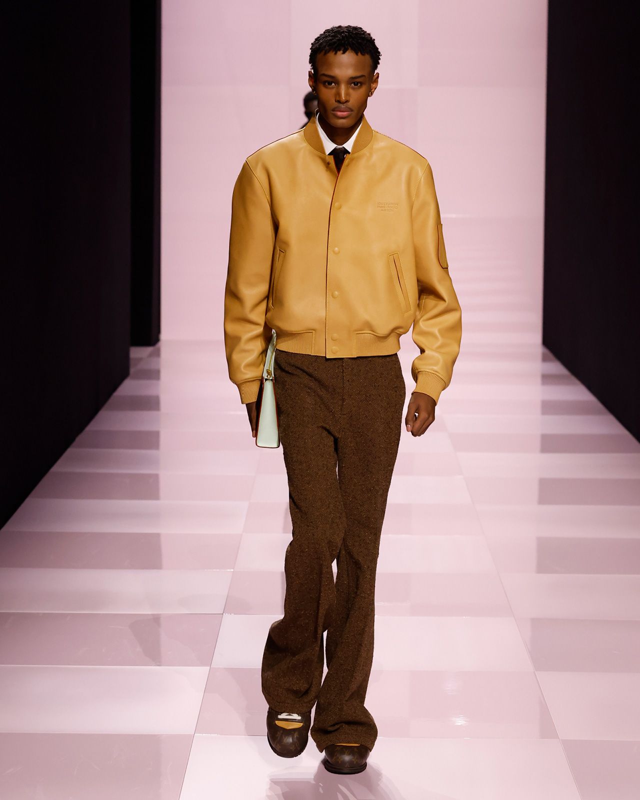 LOUIS-VUITTON-MENrsquo;S-FALL-WINTER-2025-SHOW-LOOK-13.jpg