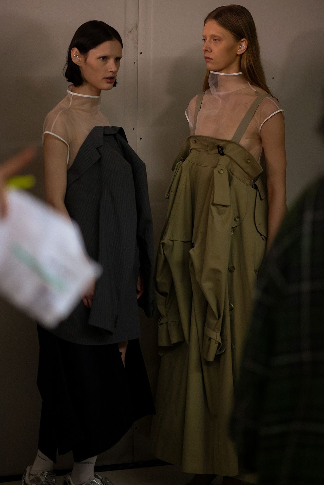 fw024-backstage-at-kiminte-kimhekim-097.jpg