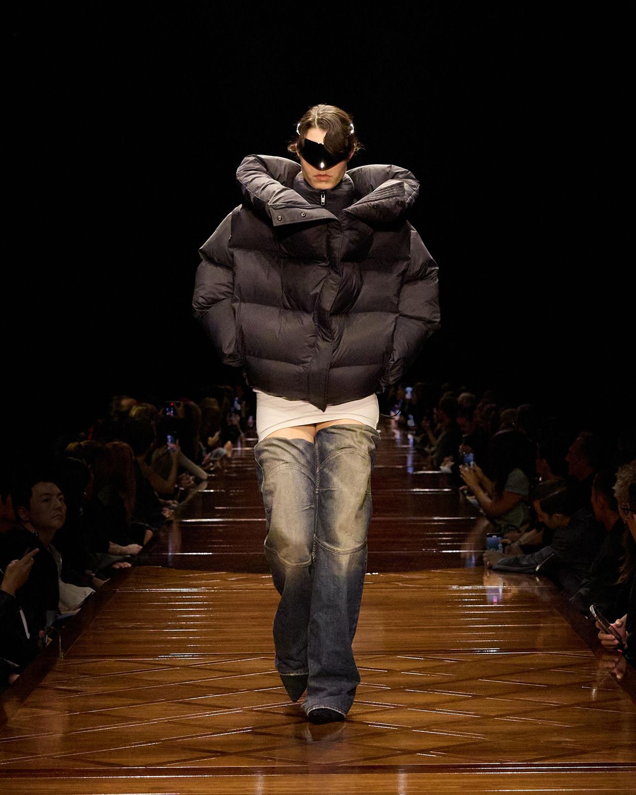 BALENCIAGA-SUMMER-25-LOOK-29_WINNIE.jpg