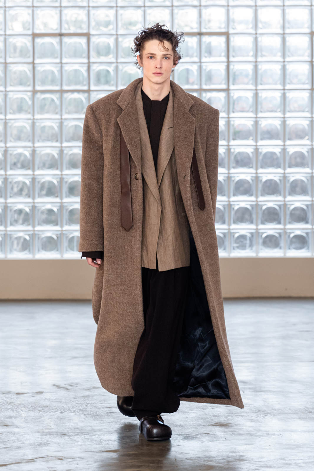 PRONOUNCE_FW26-27_2x3_look_21.jpg