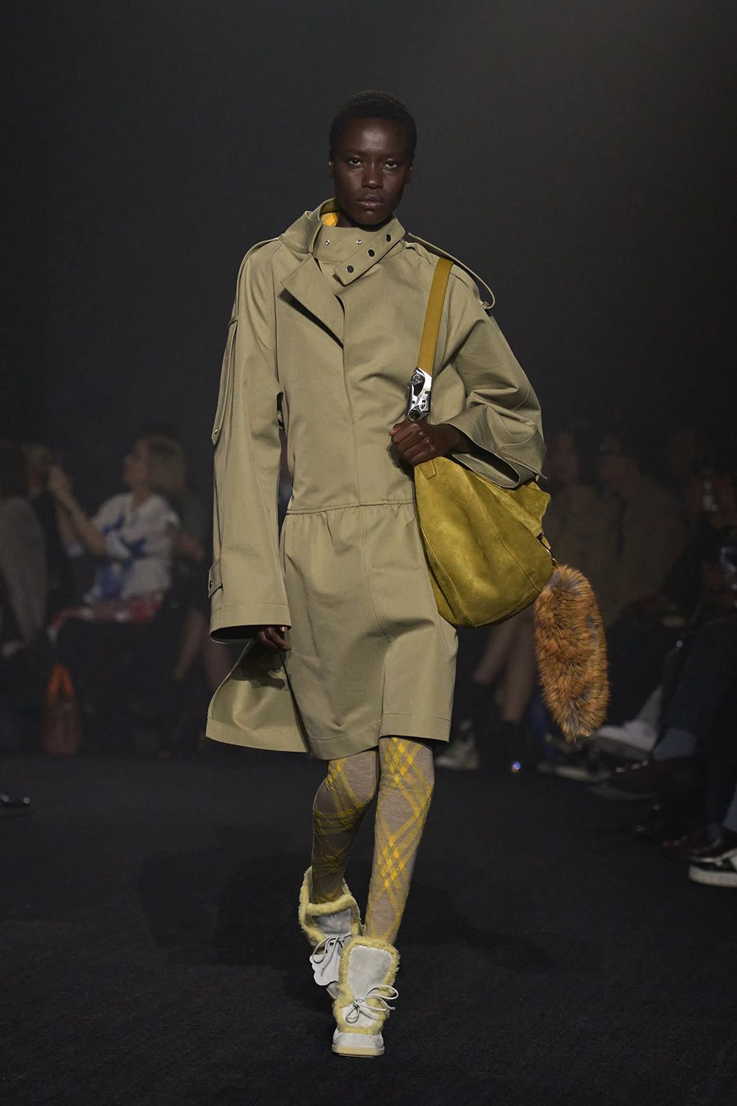 Burberry Fall 2023 Ready to Wear Gorunway 18.jpg