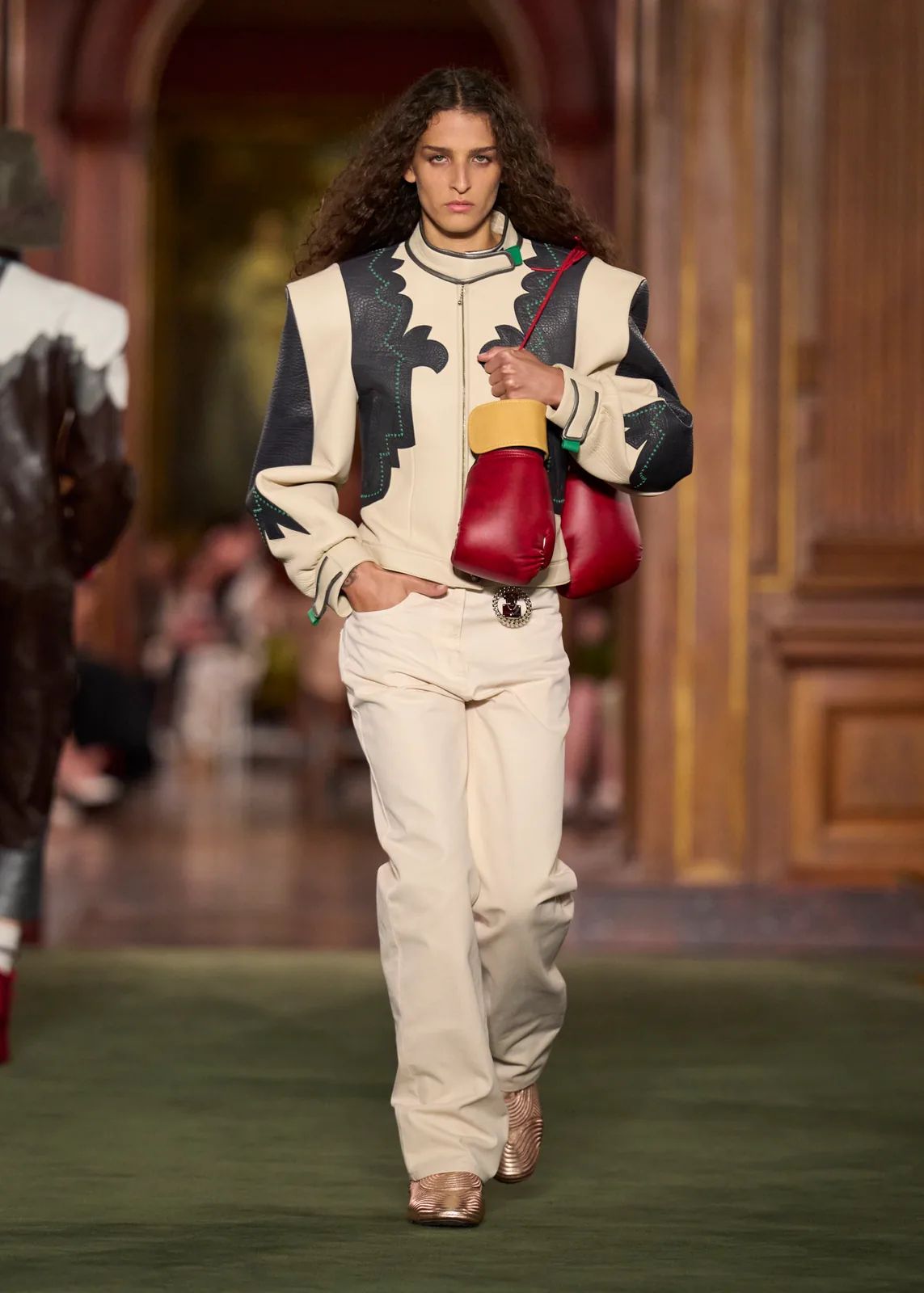 metal-louis-vuitton-cruise-2027-04.webp