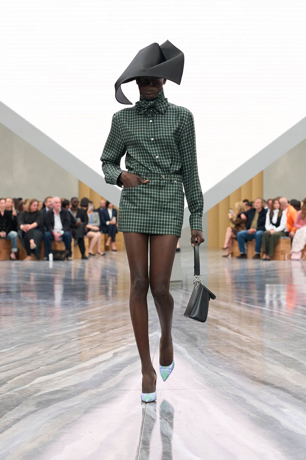 DIOR_W_RTW_SS26_11.jpg