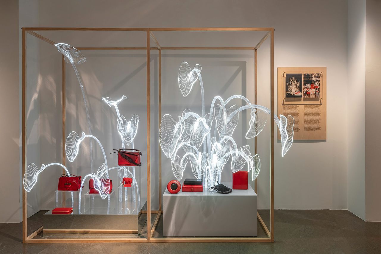A Traves Del Cristal Los Escaparates De Loewe 2.jpg