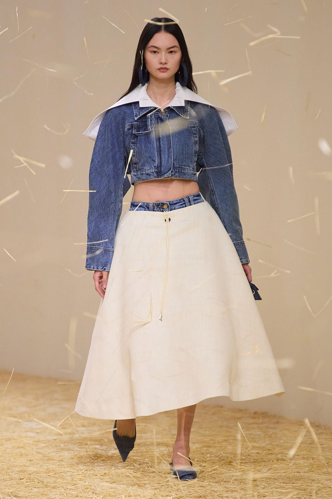 00027 Jacquemus Spring 2023 Ready to Wear Credit Gorunway.jpg