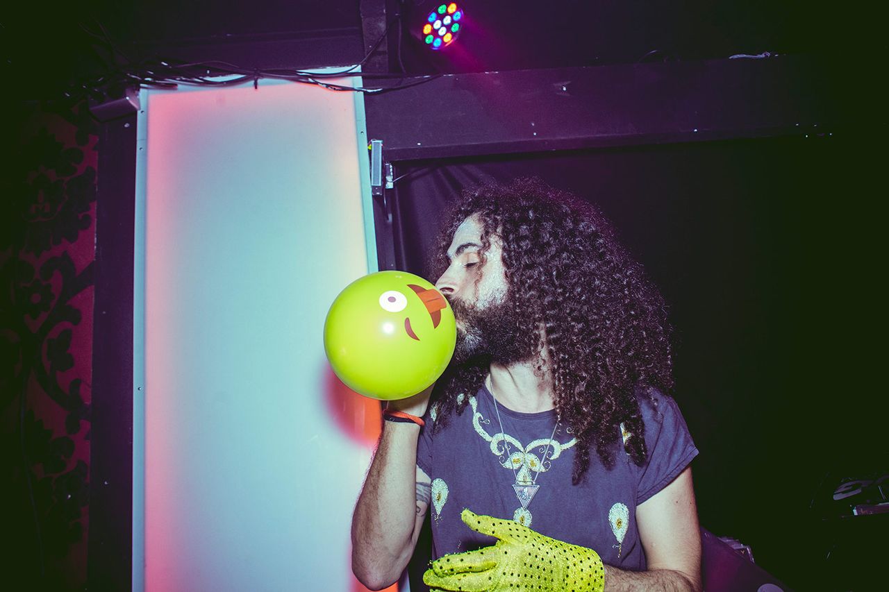 Glove Party Metalmagazine 13.jpg