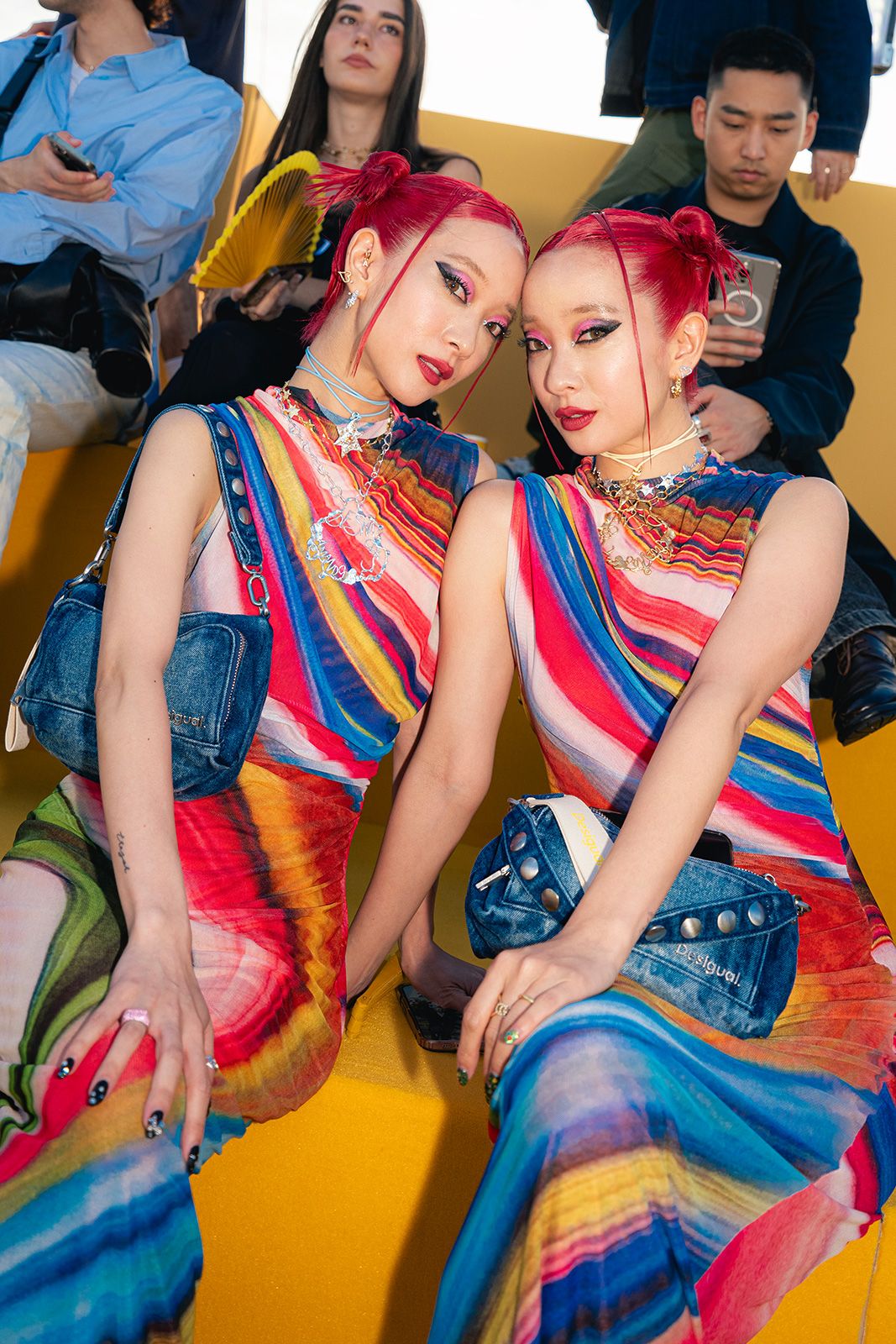 desigual-invitados-metal-18.jpg