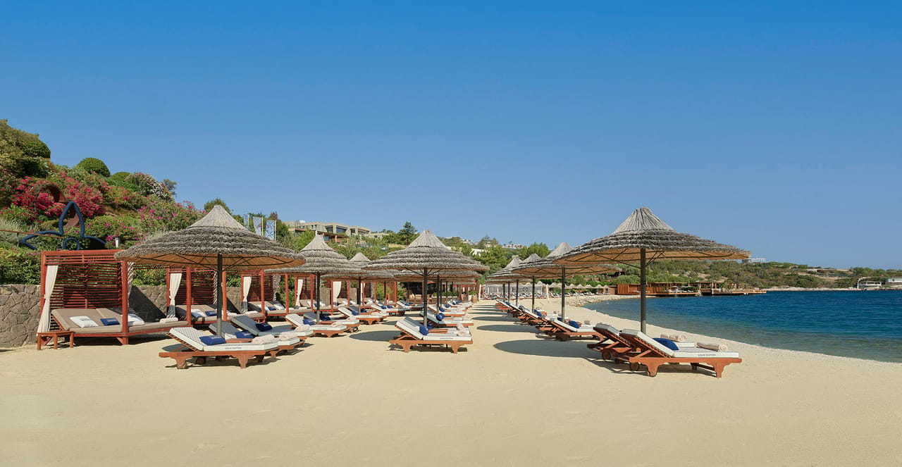 Louis Vuitton Mandarin Oriental Beach Take Over 6.jpg