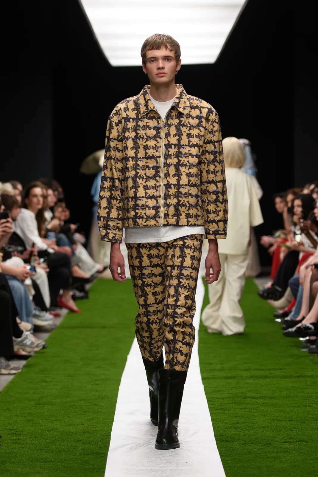 metal-mercedes-benz-fashion-week-tbilisi-01-reckless-02.webp