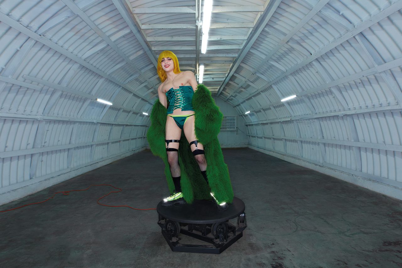 Dorian Electra Metalmagazine 4.jpg