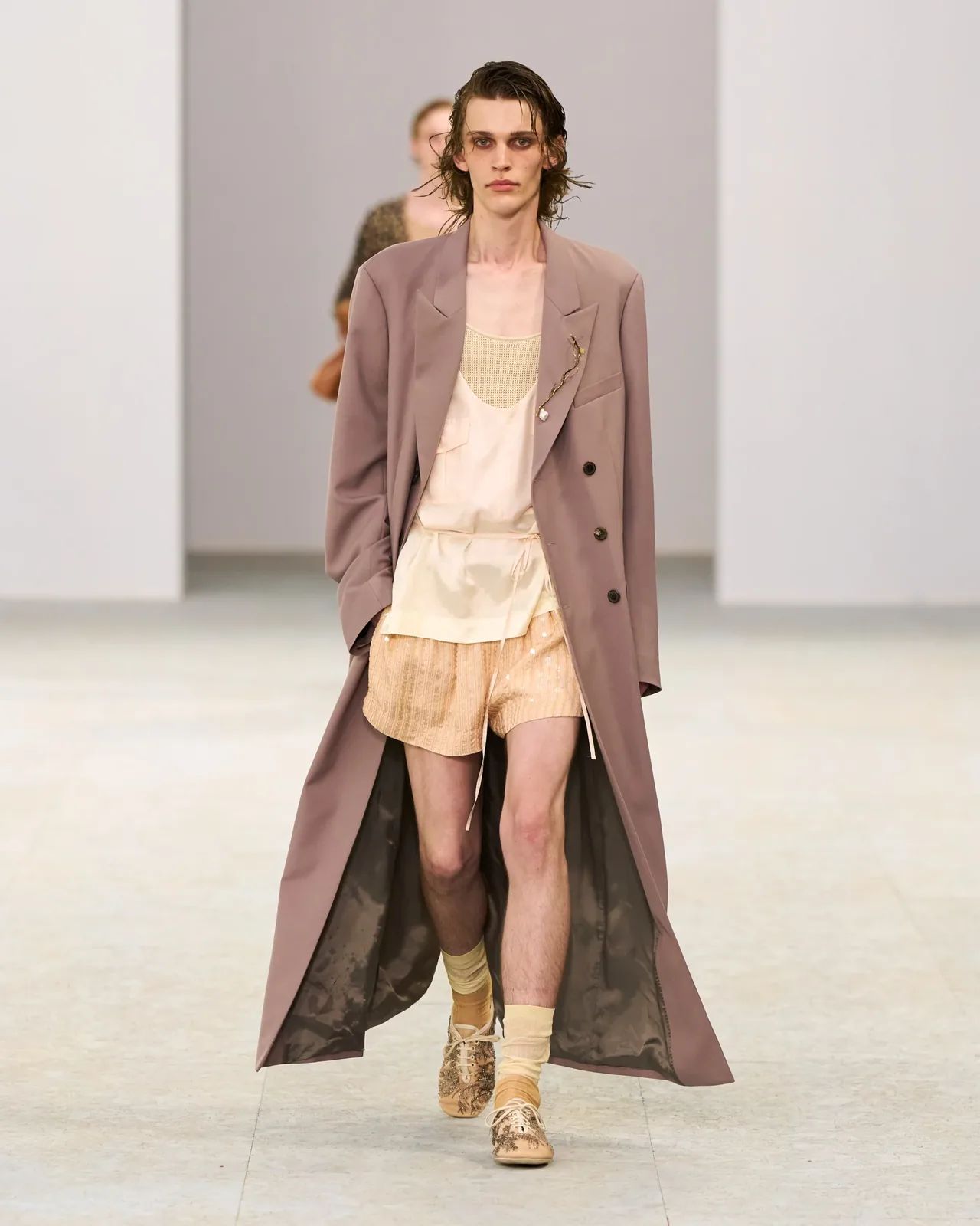 metal-dries-van-noten-s-s-2027-menswear-05.webp