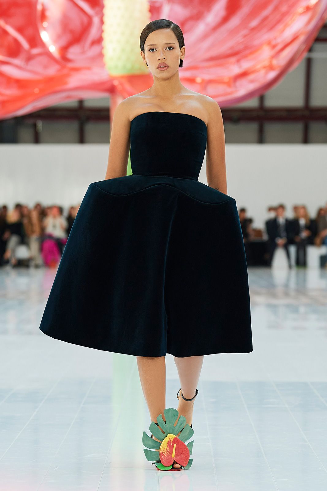 Loewe S S23  Ww  Show Runway Look 1 Front Rgb Cropped 2732x4098 01.jpg