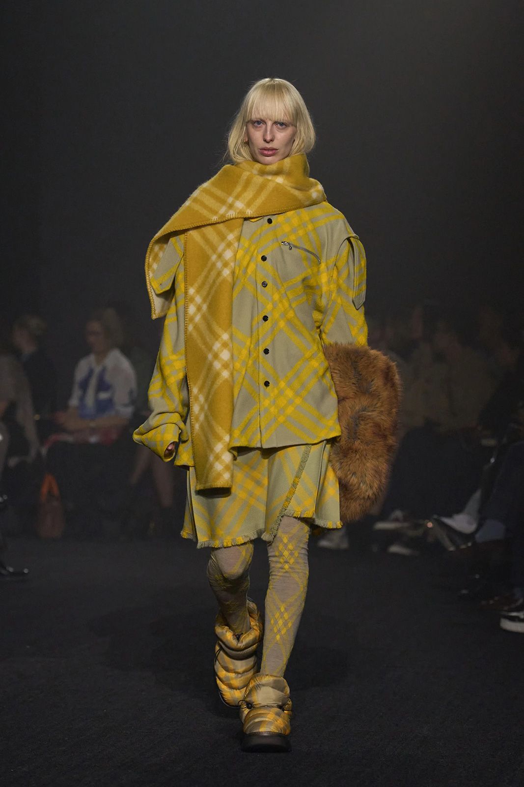 Burberry Fall 2023 Ready to Wear Gorunway 21.jpg