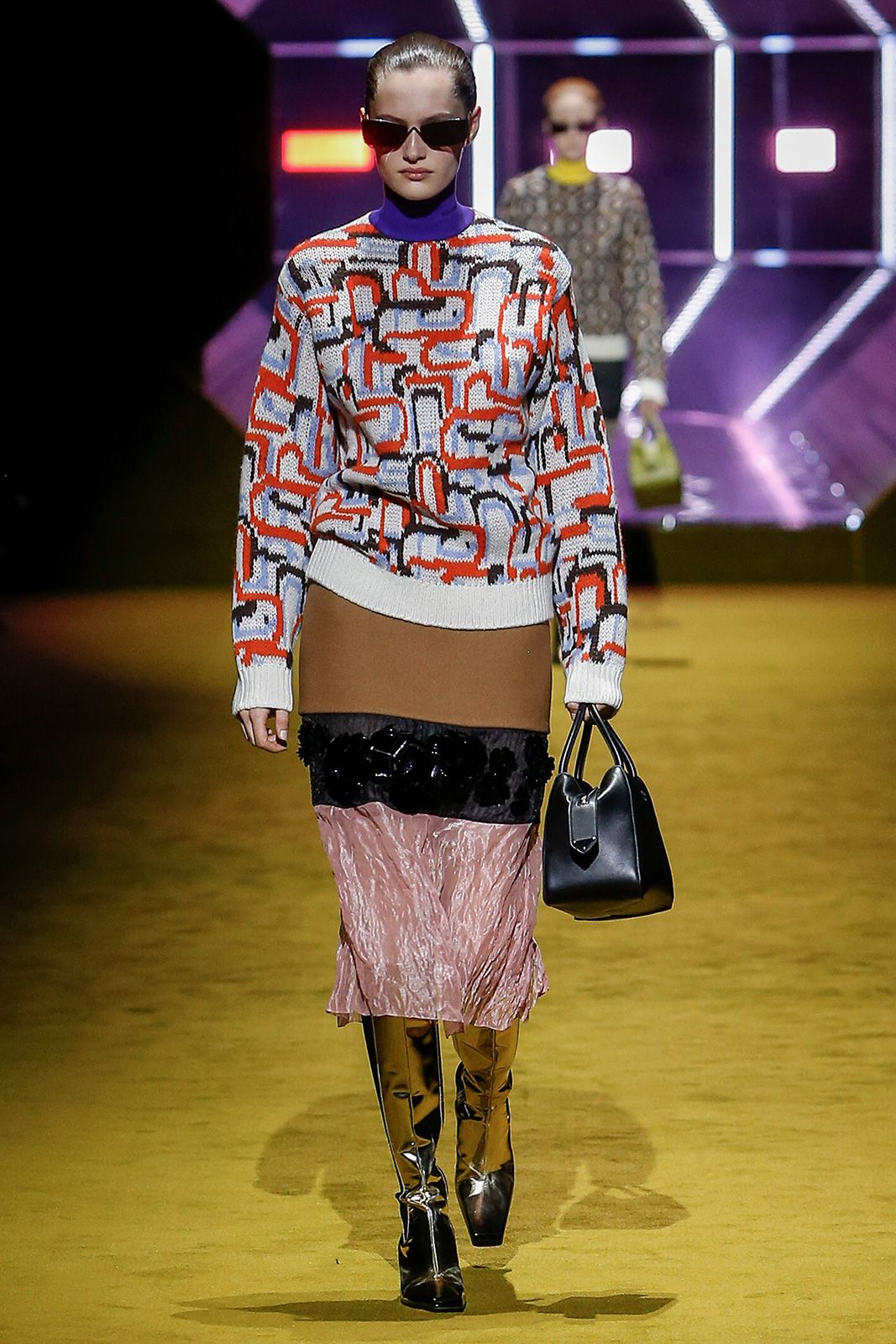 26 Prada Donna F W22.jpg