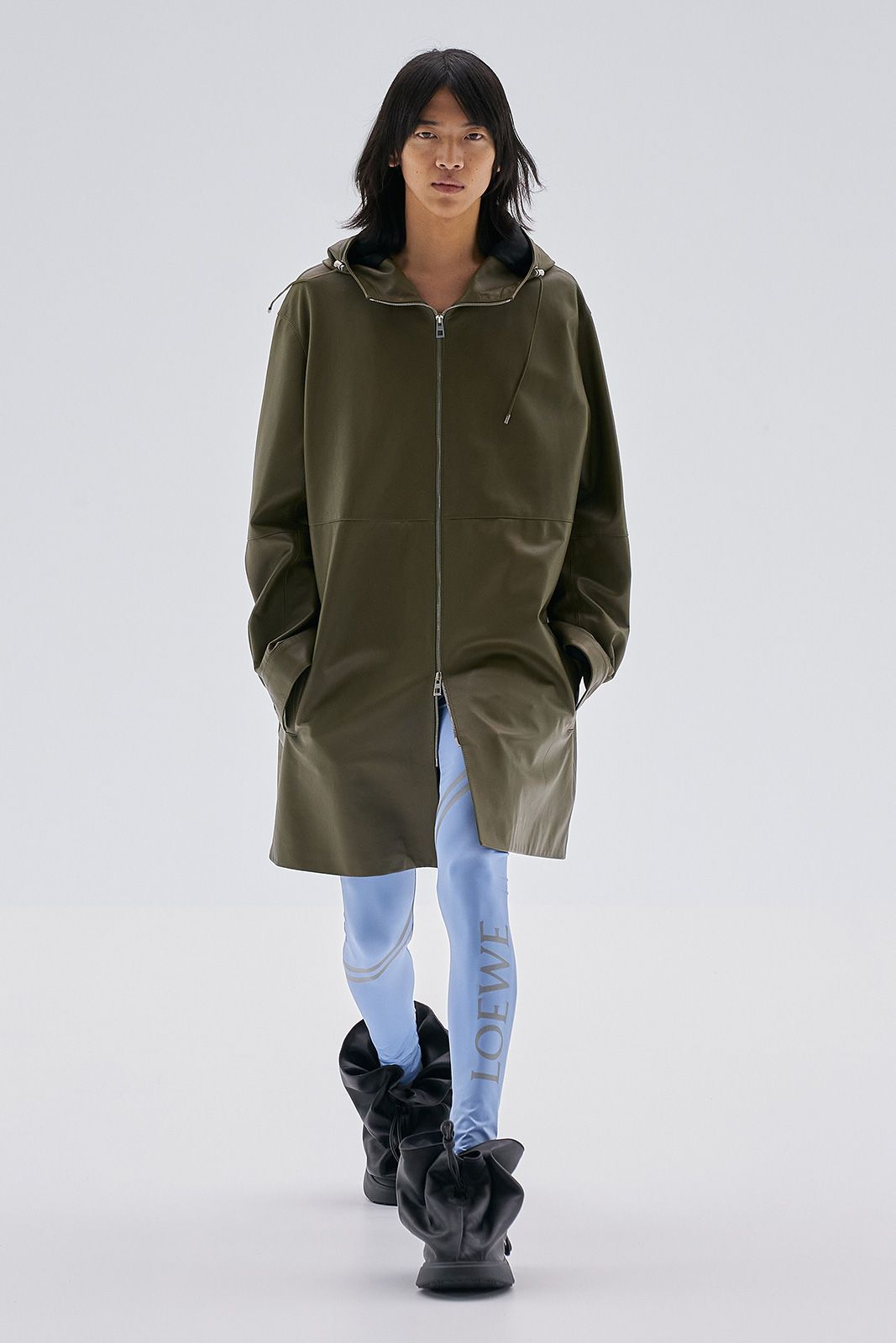 Loewe S S23 Mens Show Runway Look 28 Front Rgb Cropped 2x3 28.jpg