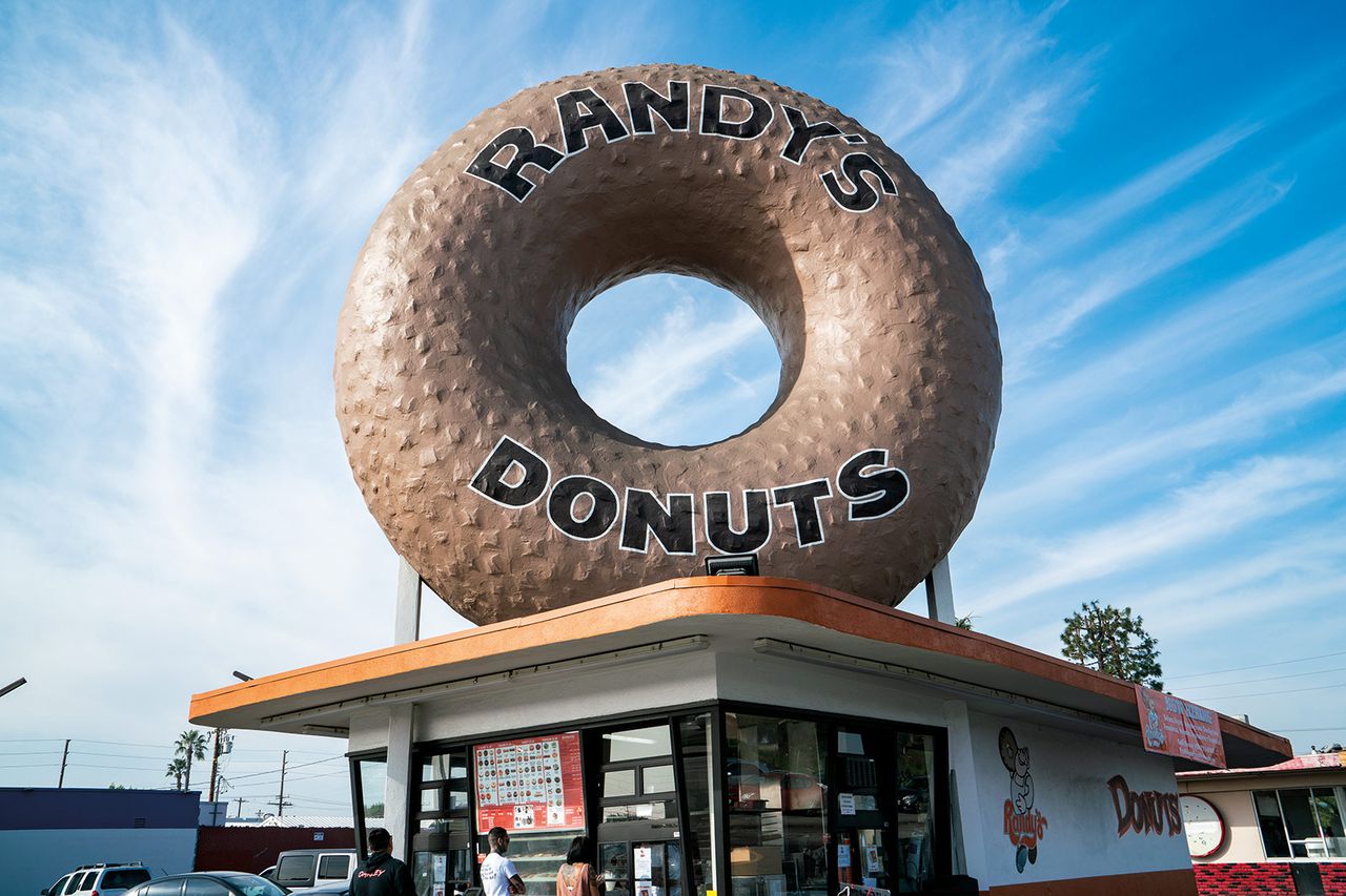 Randys Donuts 01.jpg