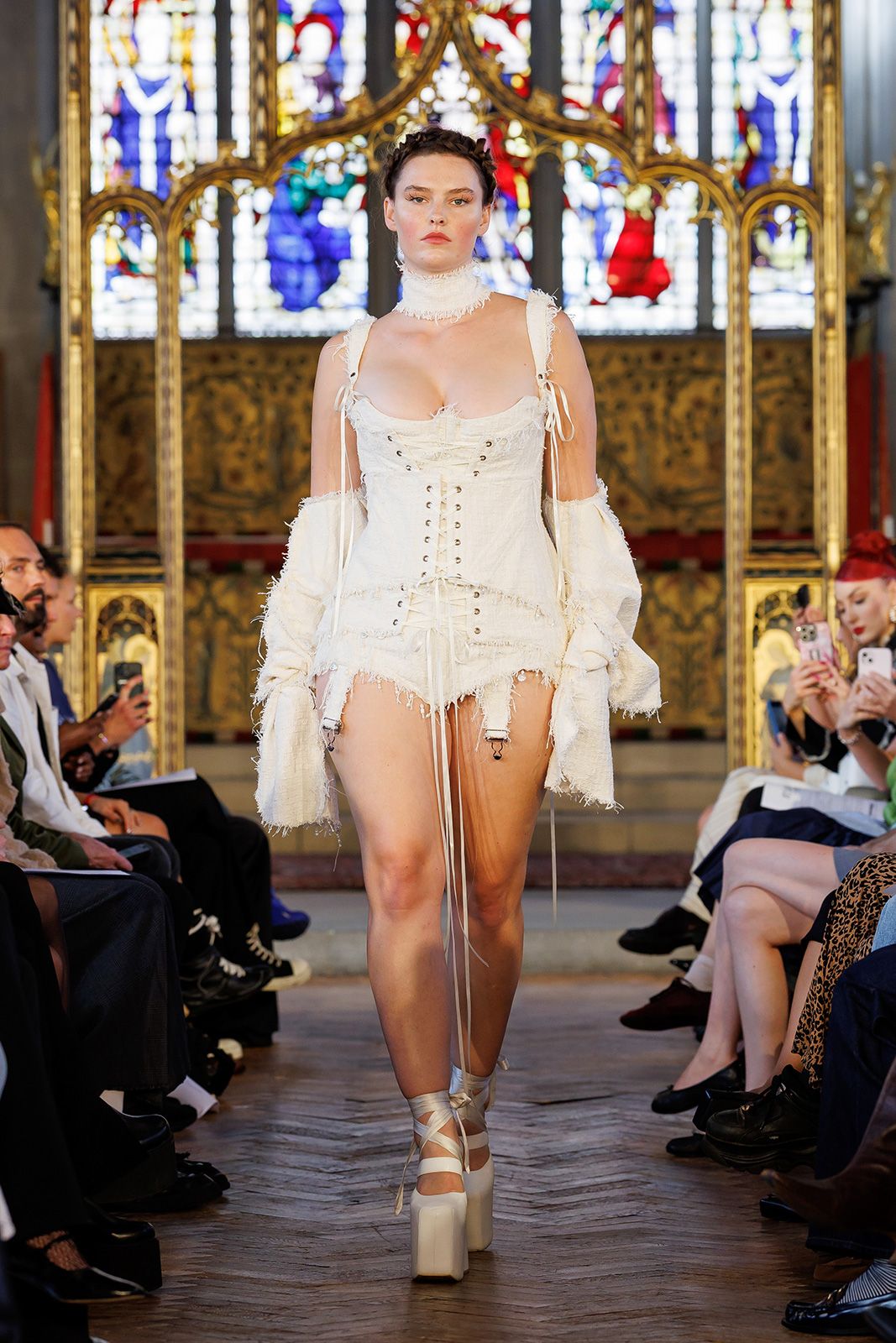 Dreaming-Eli_SS26_Runway_press_look02.jpg