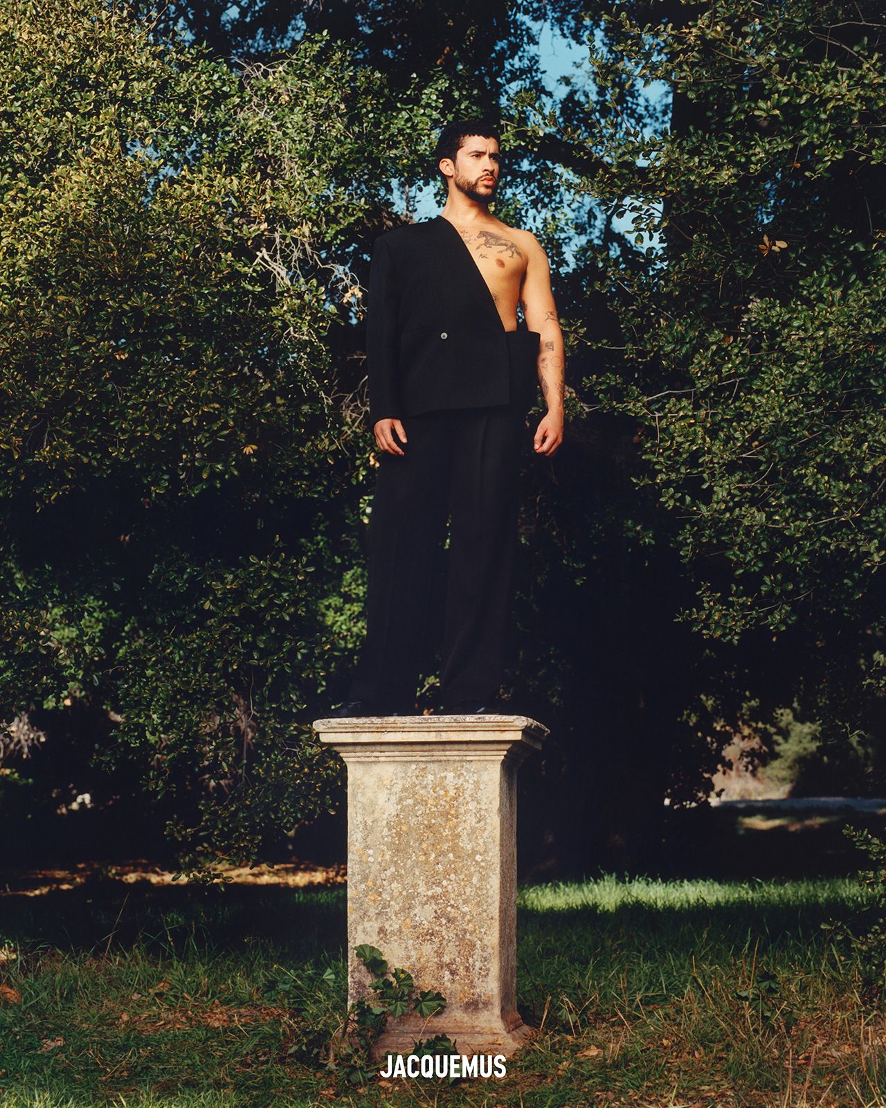 3-METAL-JACQUEMUS-BADBUNNY.jpg