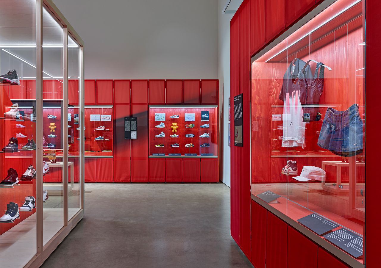 08_VDM_Nike_installation-view.jpg