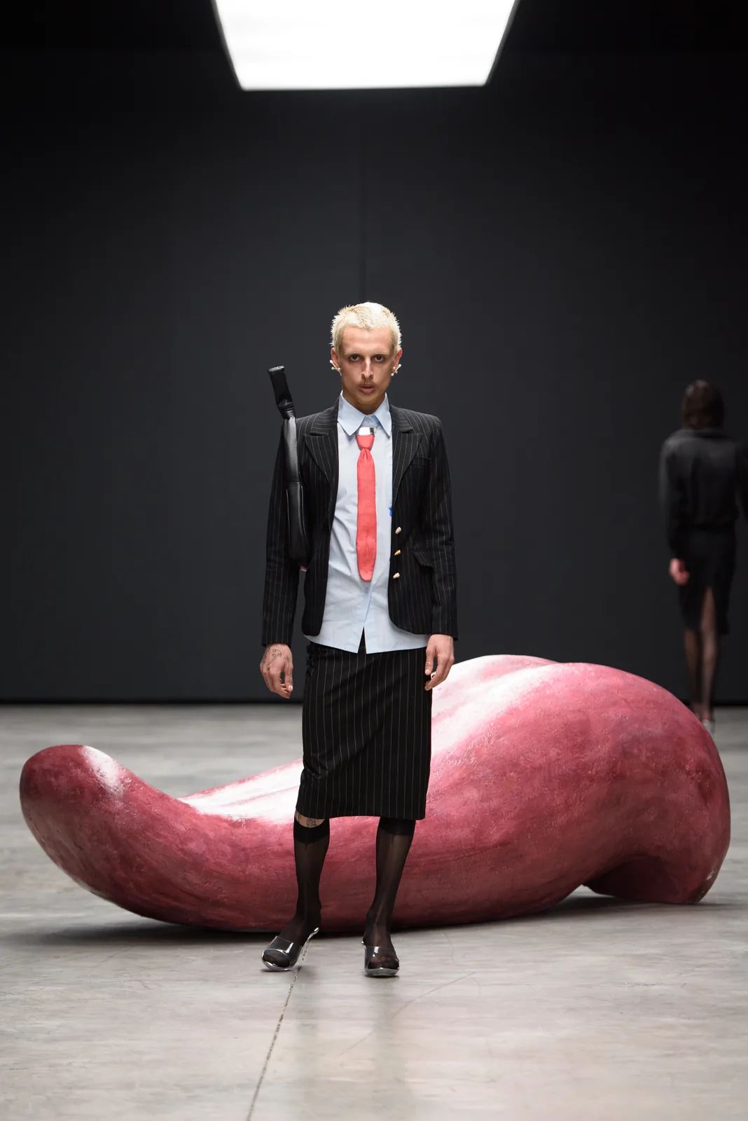 metal-mercedes-benz-fashion-week-tbilisi-01-god-era-02.webp
