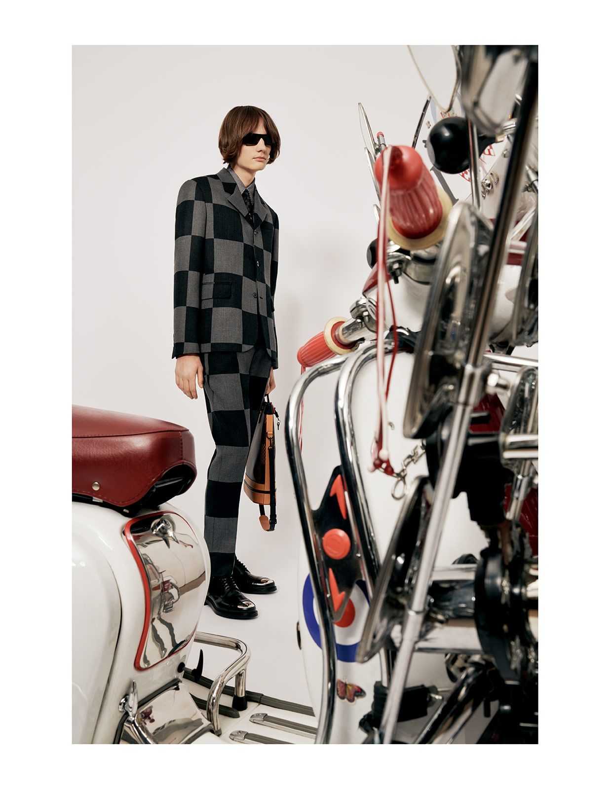 Louis Vuitton L V2 Metalmagazine 8.jpg