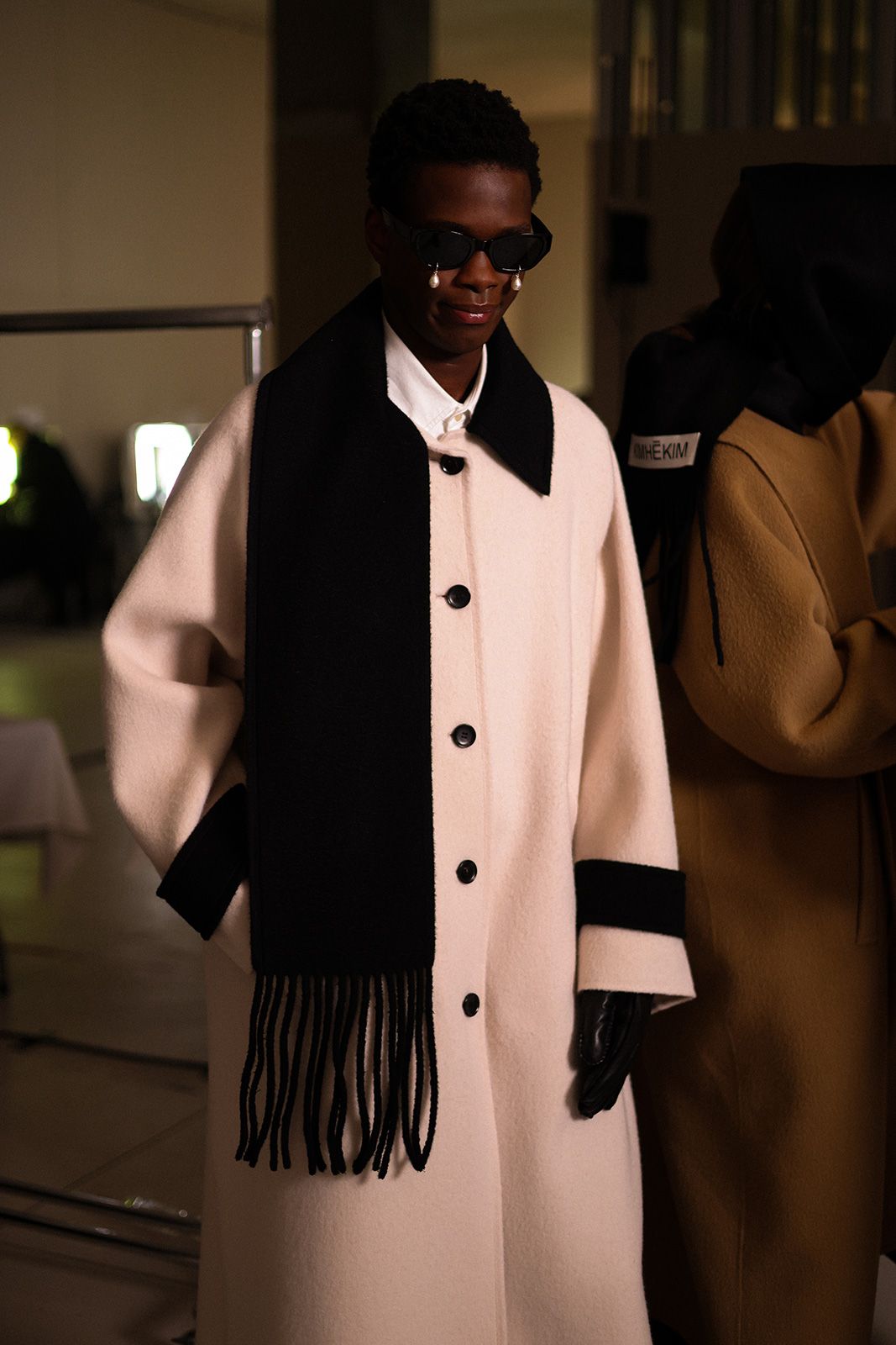 fw024-backstage-at-kiminte-kimhekim-089.jpg