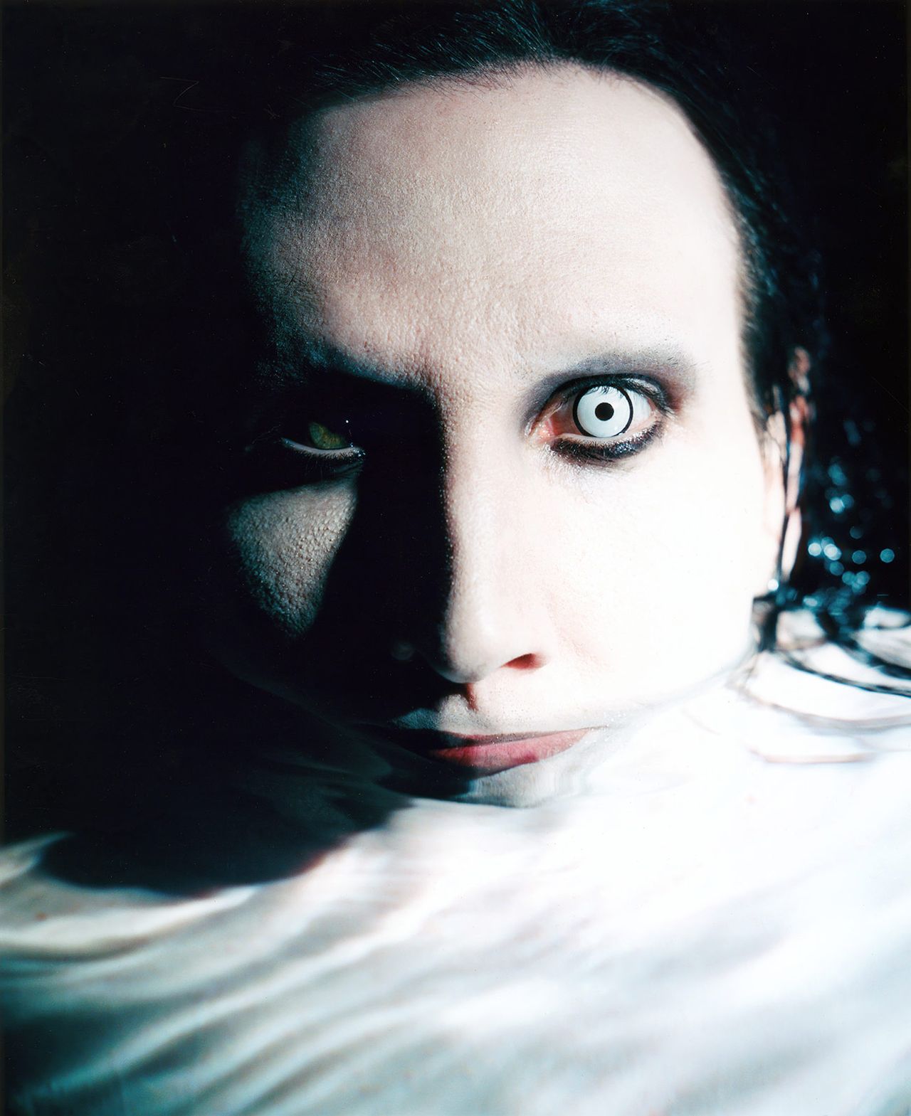 Marilyn Manson Swimming Pool 2000.jpg