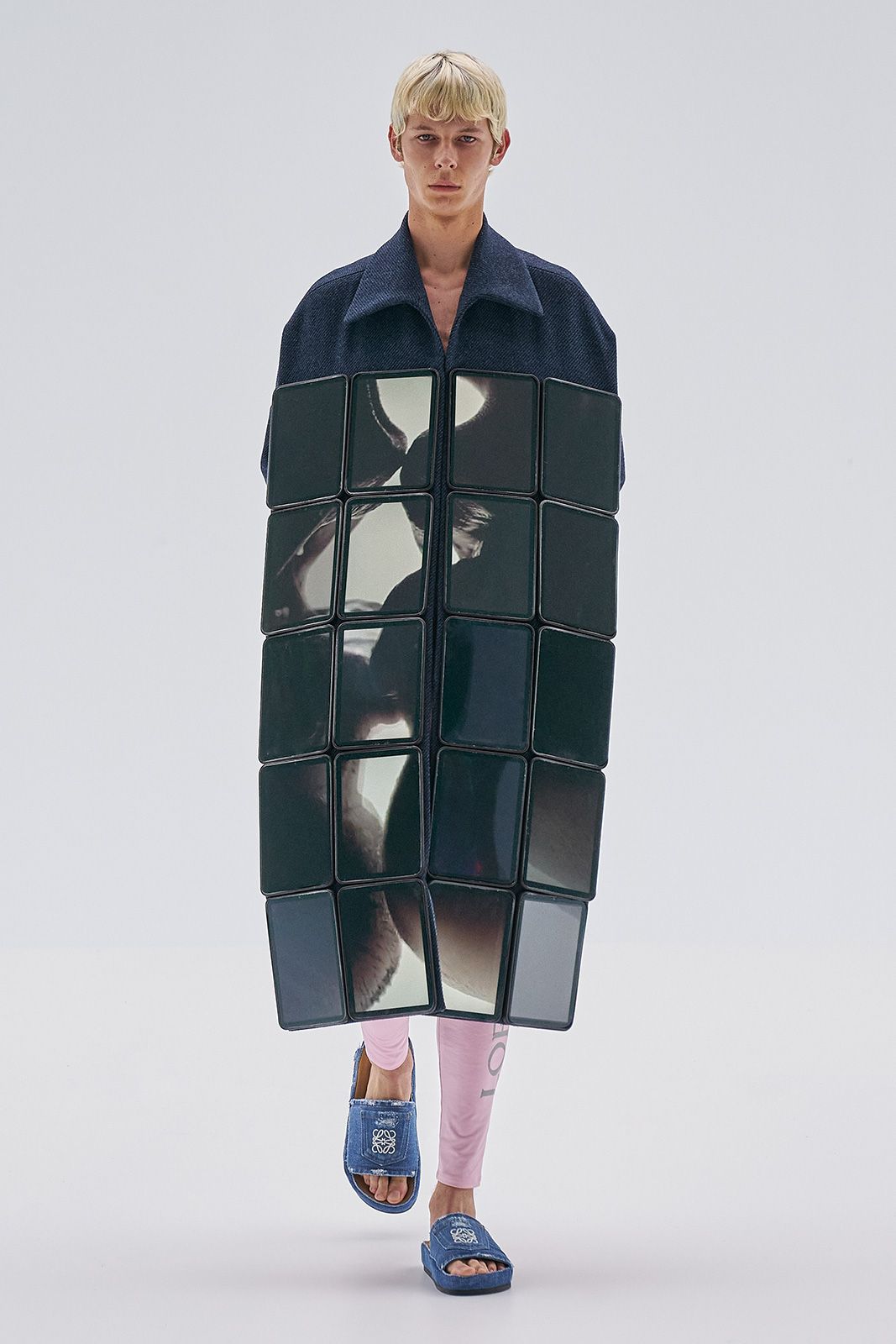Loewe S S23 Mens Show Runway Look 30 Front Rgb Cropped 2x3 30.jpg