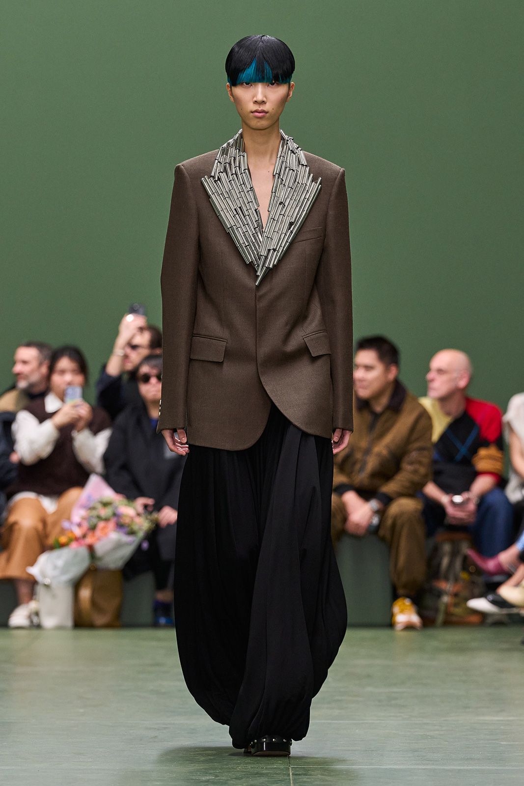 LOEWE_FW24_WW_SHOW_RUNWAY_19.jpg