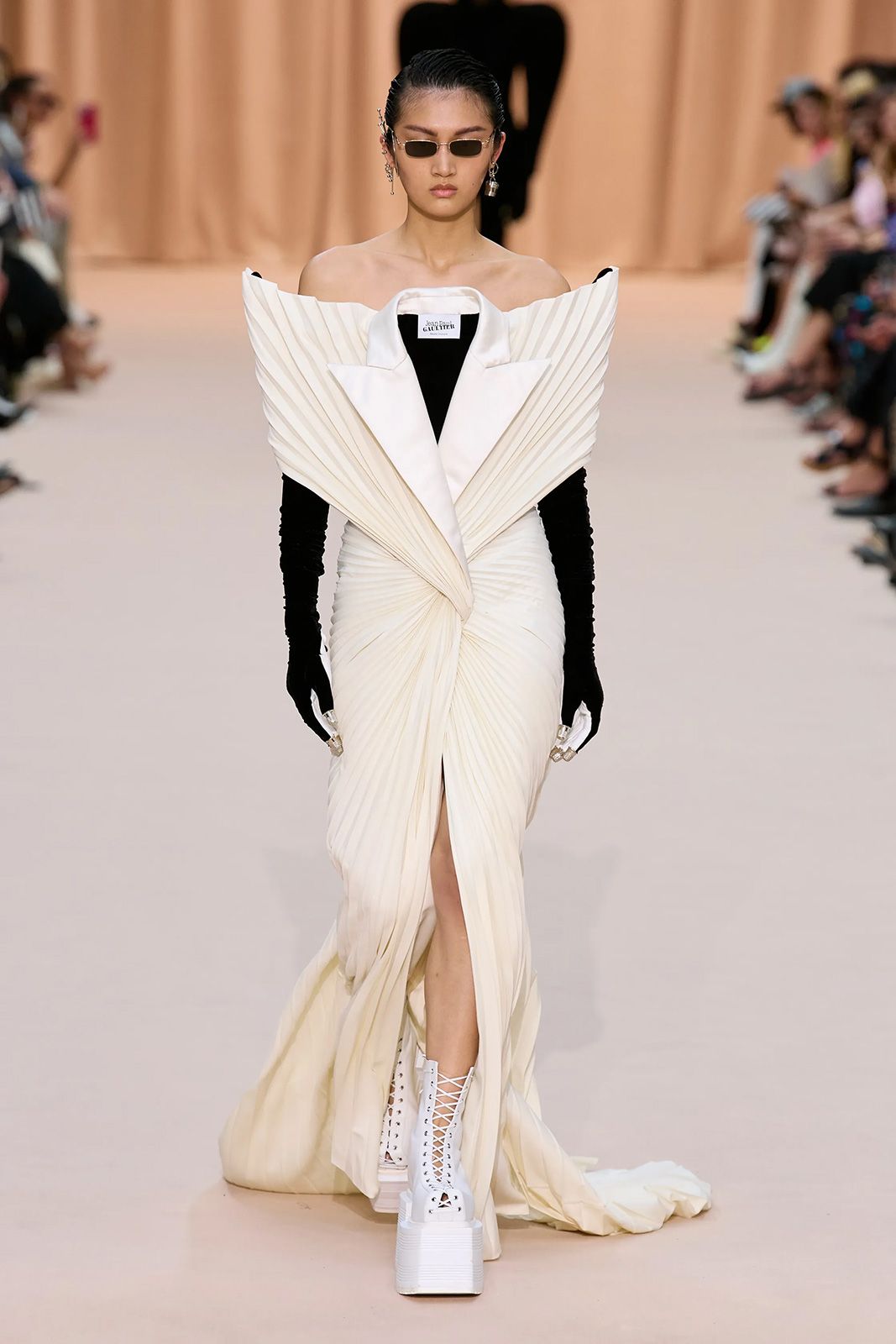 00041 Jean Paul Gaultier Fall 2022 Couture Credit Gorunway.jpg
