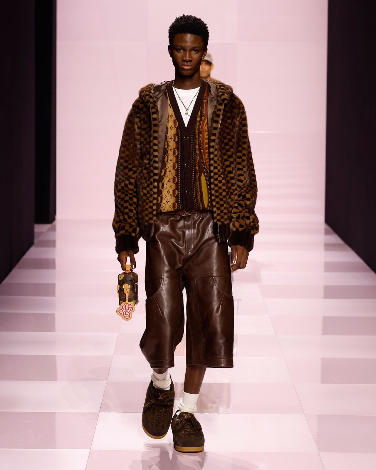 LOUIS-VUITTON-MENrsquo;S-FALL-WINTER-2025-SHOW-LOOK-18.jpg