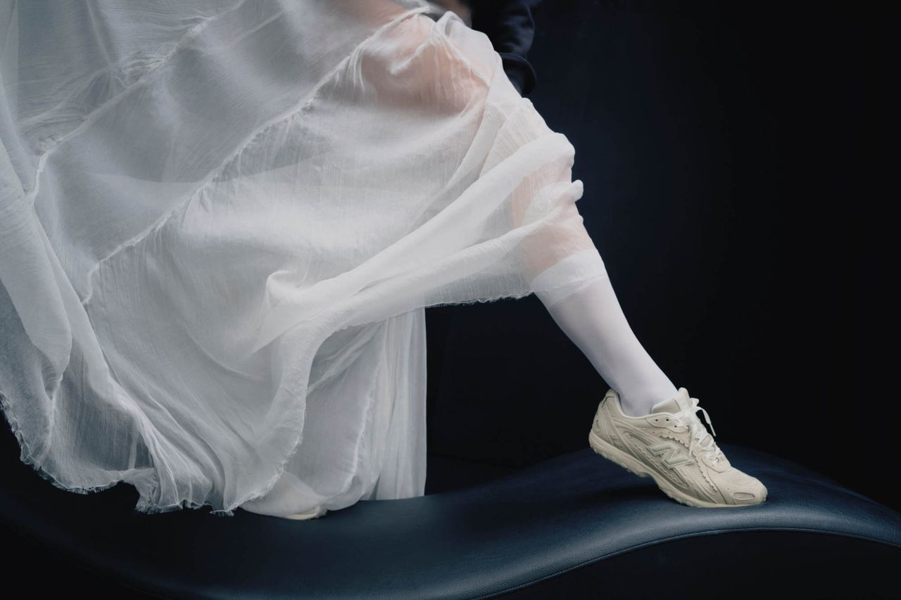 NB_S126_204L_U204L2SZ_Rosalia_Knee-Down_Black-Background_02_217_FNL.jpg