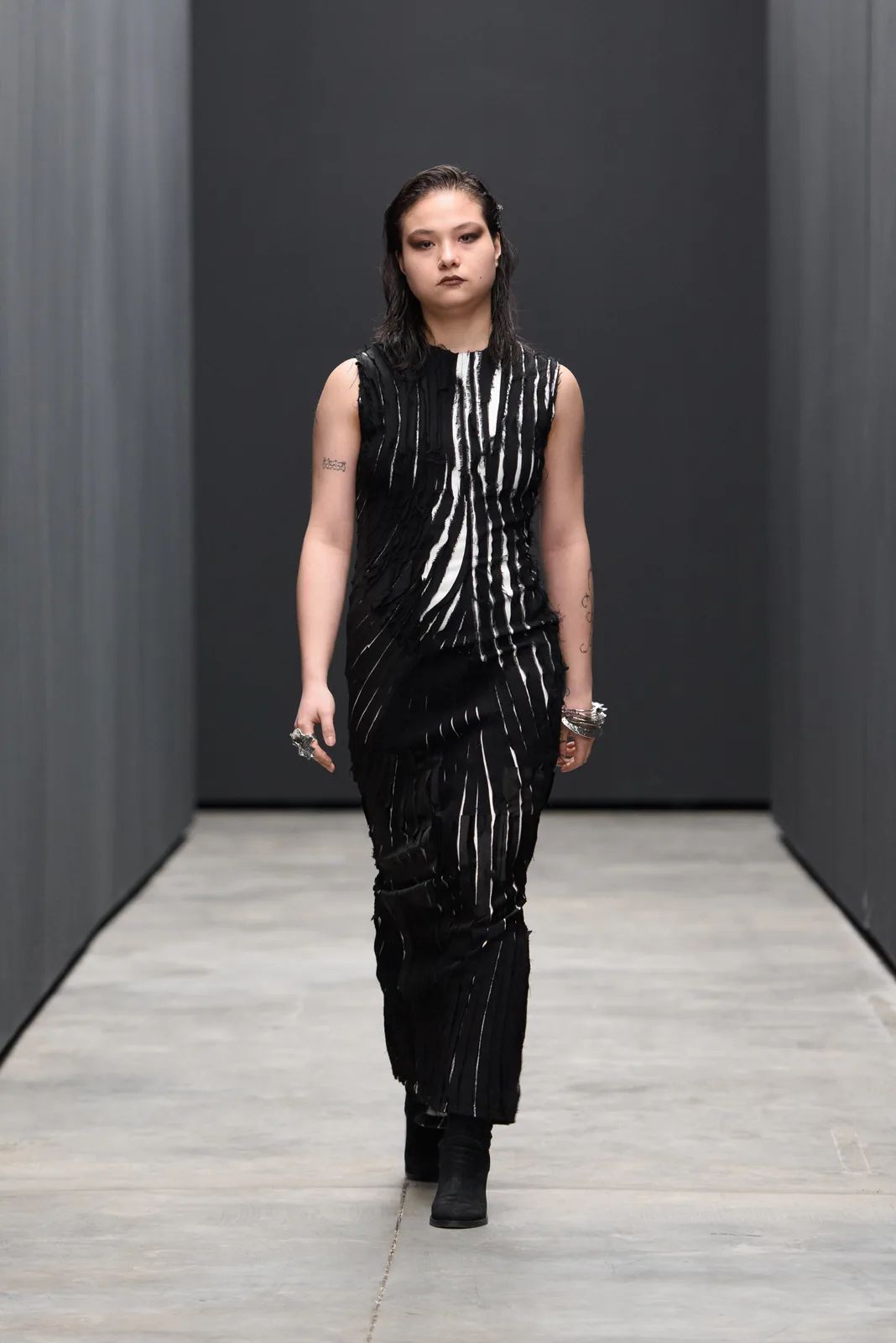 metal-mercedes-benz-fashion-week-tbilisi-01-supernatural-superstar-05.webp
