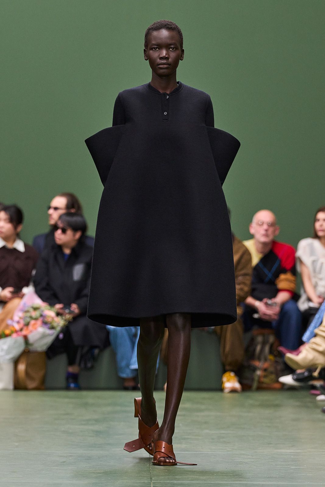 LOEWE_FW24_WW_SHOW_RUNWAY_32.jpg