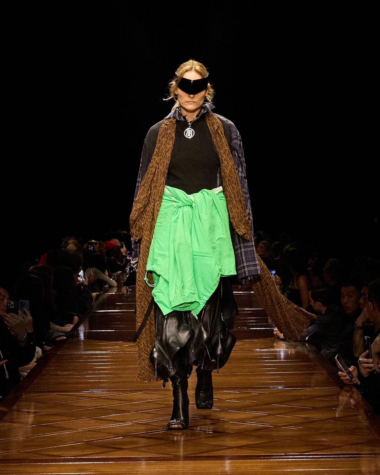 BALENCIAGA-SUMMER-25-LOOK-36_ALESIA.jpg