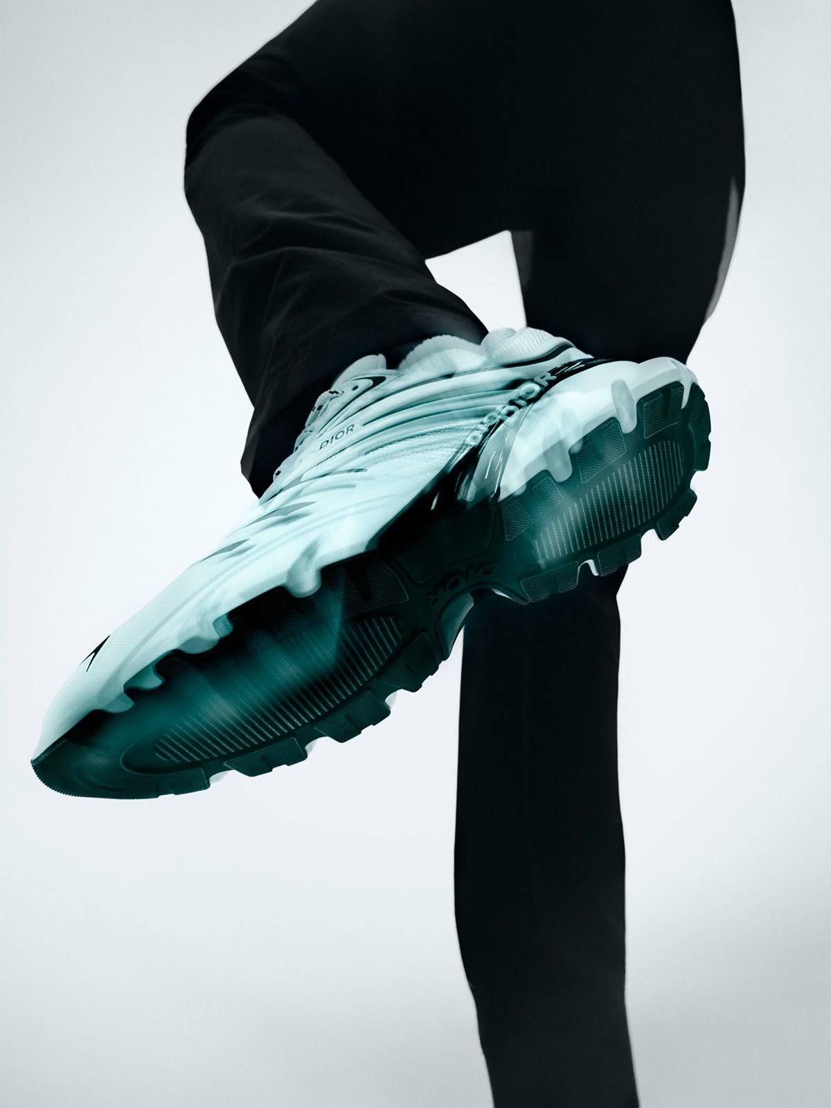 Dior-B44-Blade-Sneakers_3.jpg