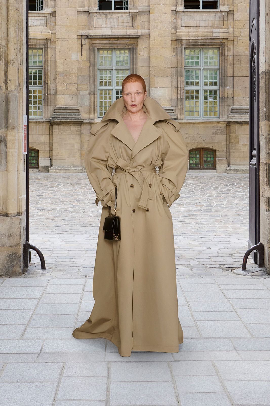 BALENCIAGA-COUTURE-54-LOOK-12_GIGI.jpg