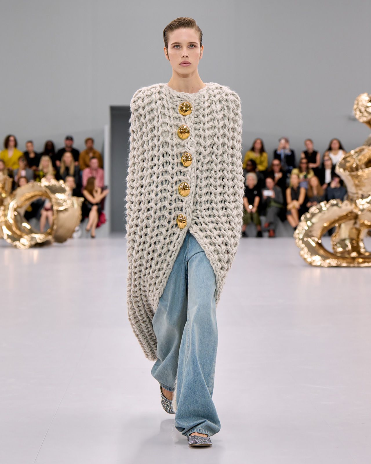 Loewe S S24 1.jpg