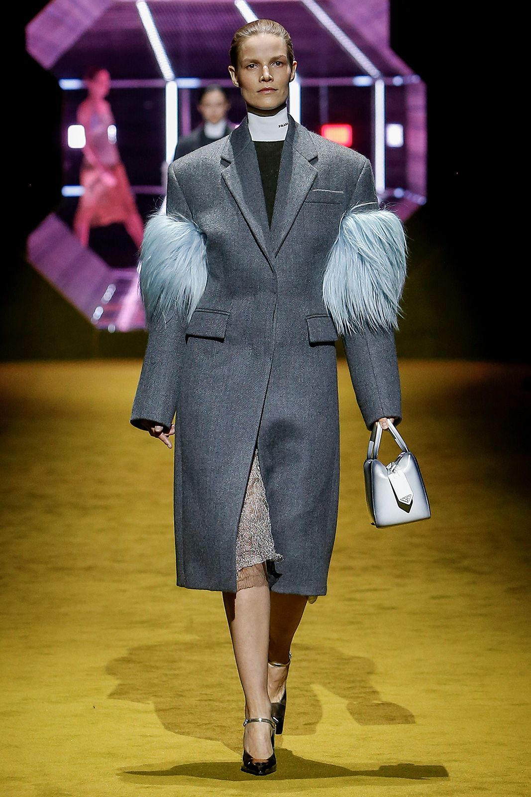 32 Prada Donna F W22.jpg