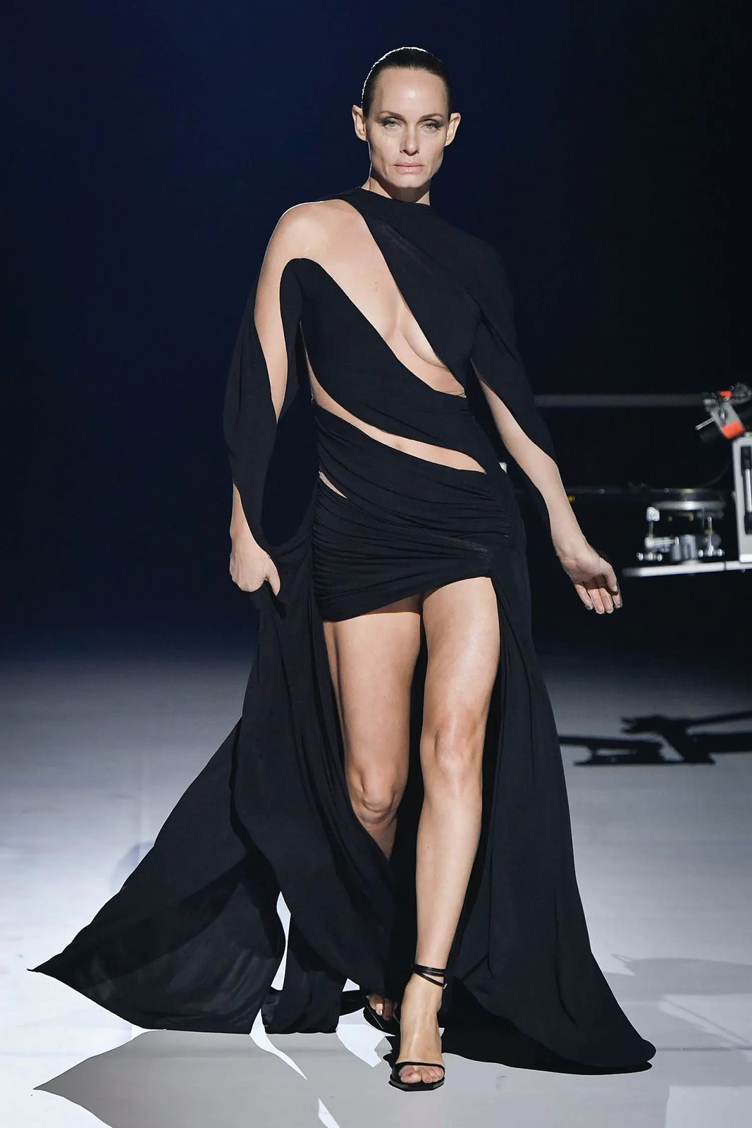 Mugler Fall Winter 2023 29.jpg
