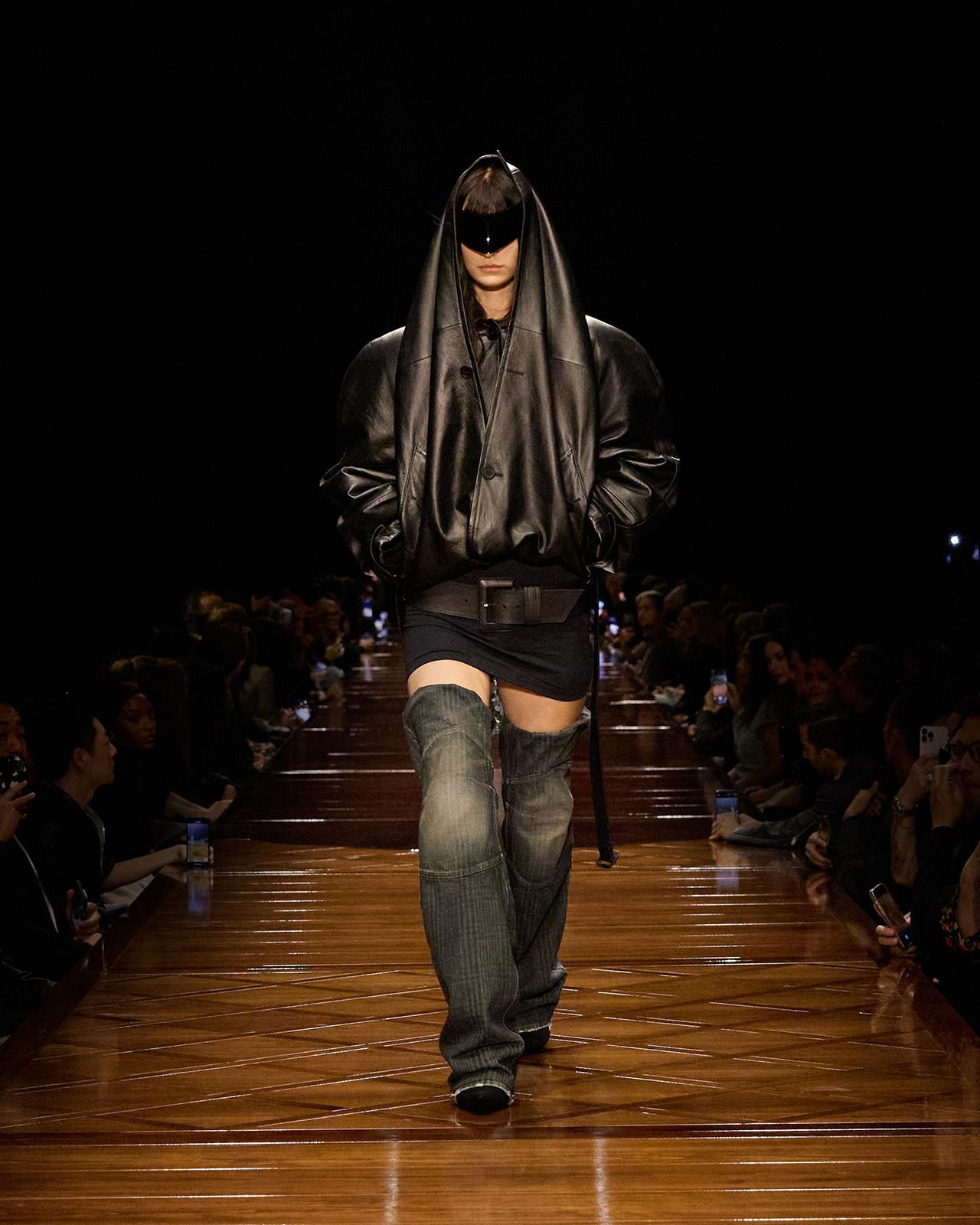 BALENCIAGA-SUMMER-25-LOOK-20_IFER.jpg