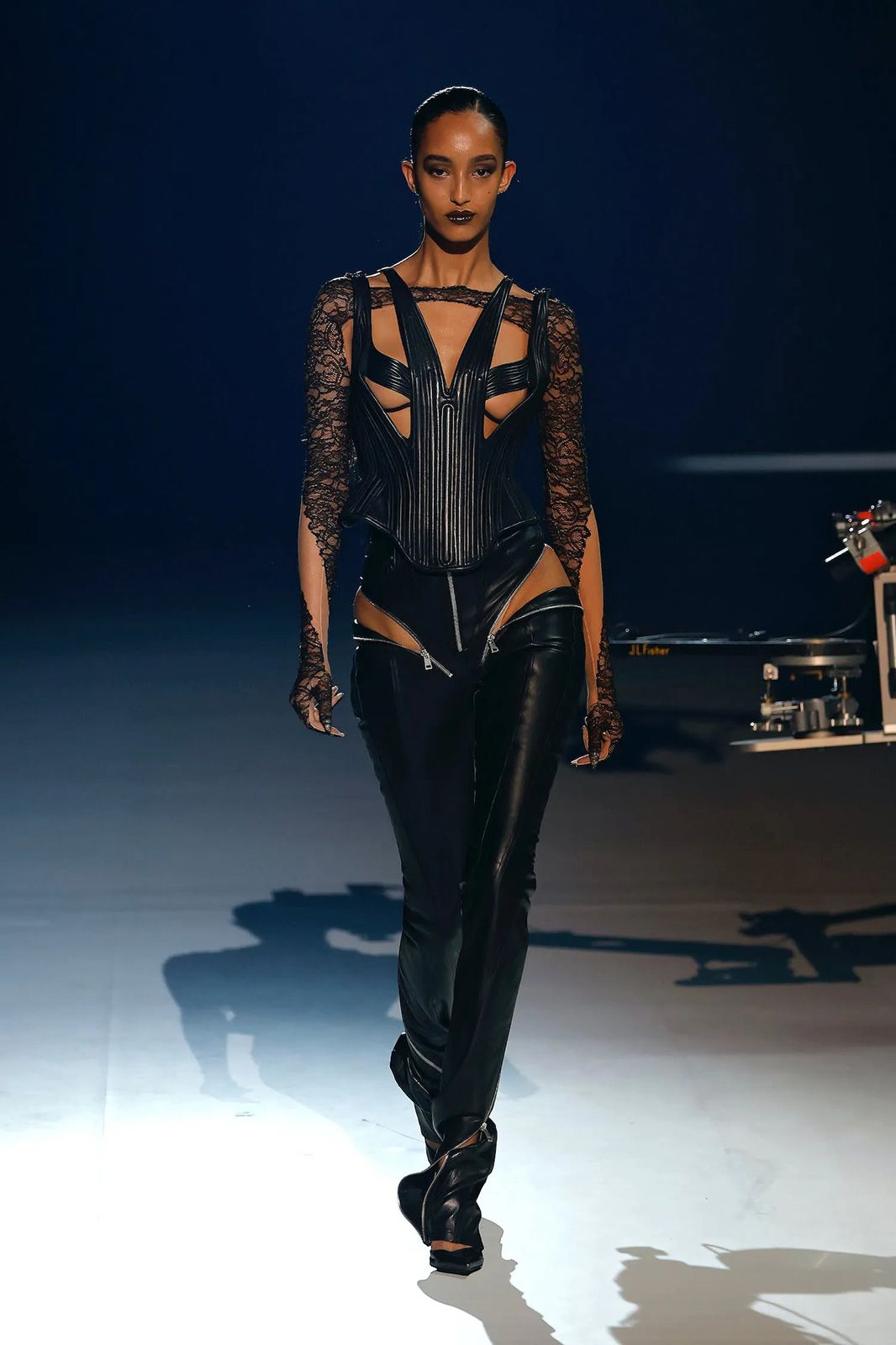 Mugler Fall Winter 2023 1.jpg