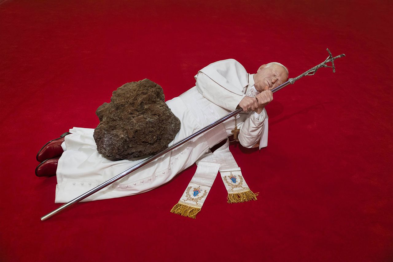 MaurizioCattelan_The-Third-Hand_4.jpg