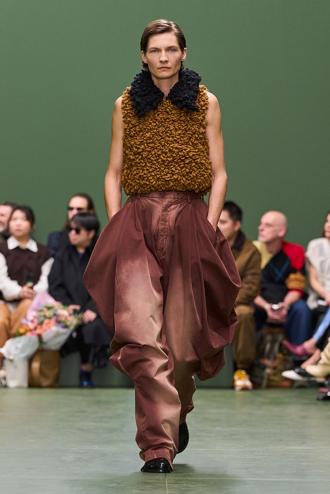 LOEWE_FW24_WW_SHOW_RUNWAY_16.jpg