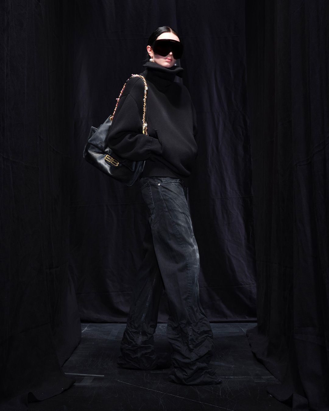BALENCIAGA-WINTER-25-LOOK-18_AUSTEJA.jpg