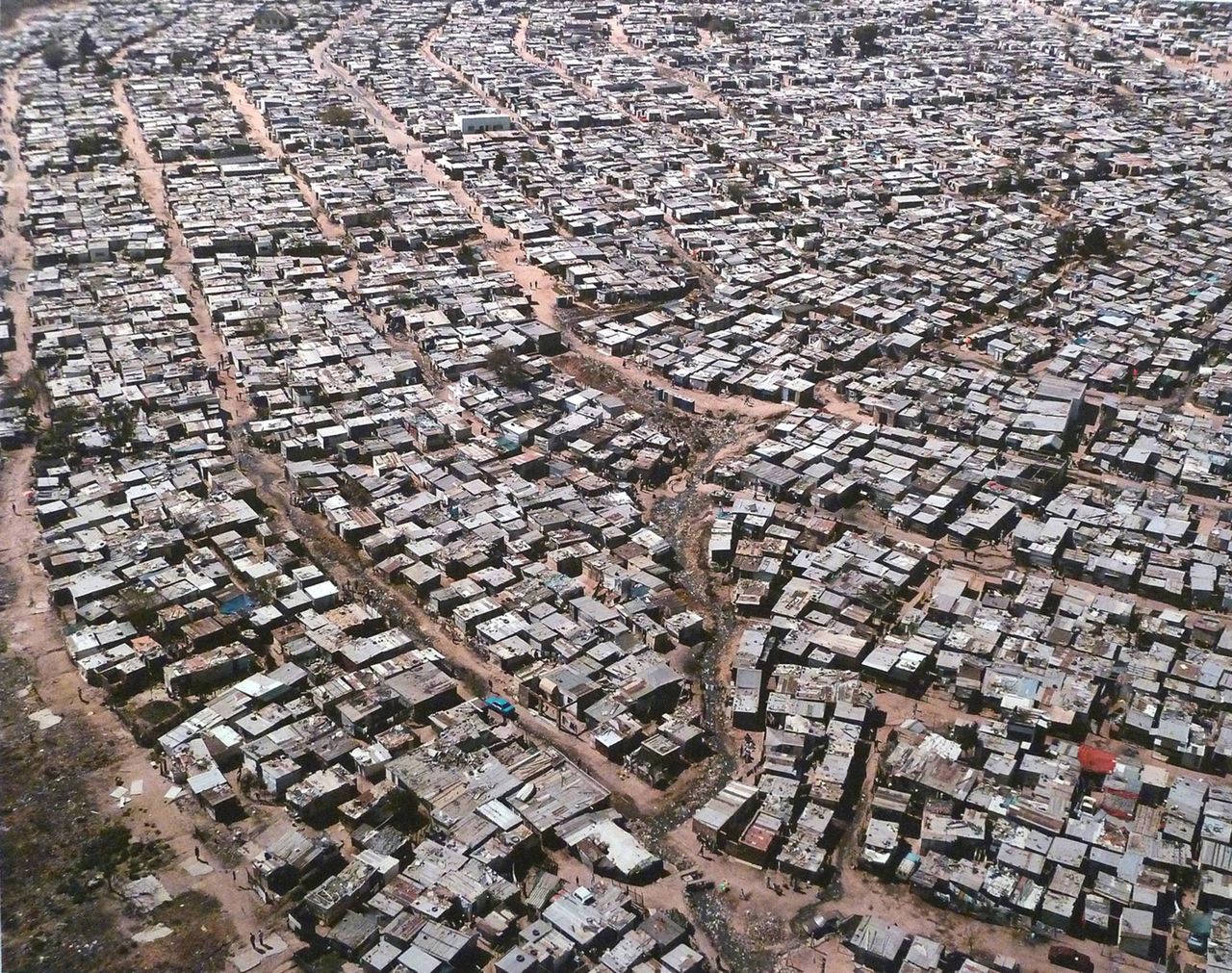David Goldblatt Diepsloot 99 X 1305 Cm 2009  David Goldblatt  Collection De La Fondation Louis Vuitton 12929.jpg